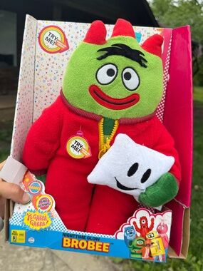 2013 Yo Gabba Gabba, Brobee Nighttime Glow Plush Toy - Red and Green -